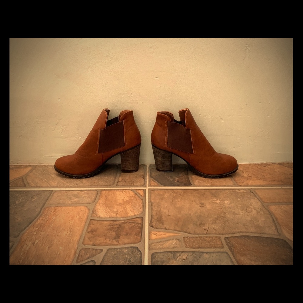 Dollhouse ankle booties